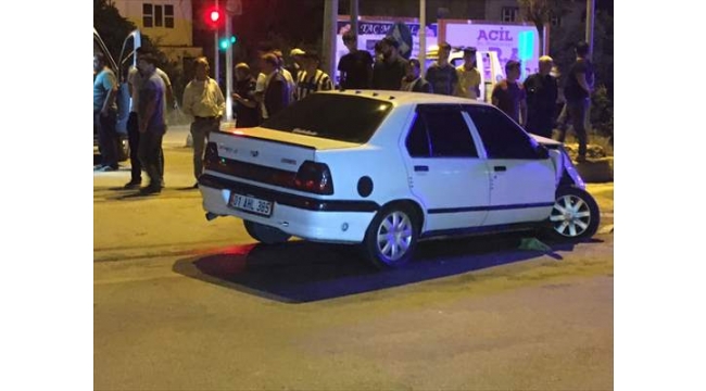İki otomobil çarpıştı, 3 yaralı