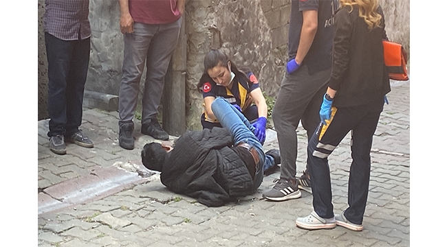 Kaçtığı çatıdan çoçuğun üstüne düştü