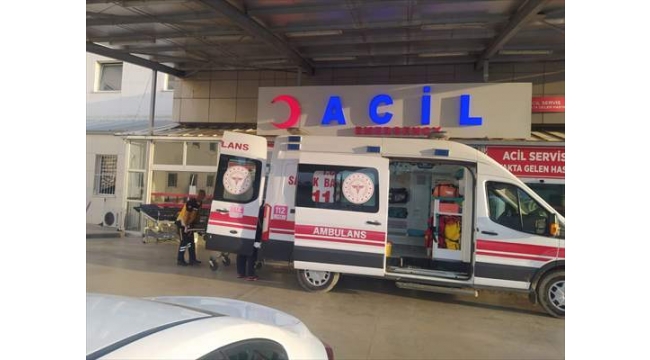 Kamyonet kayaya çarptı:1 ölü, 1 yaralı