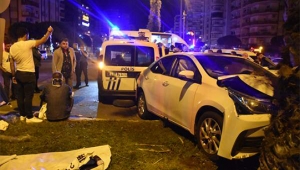 Polis aracıyla otomobil çarpıştı:4 yaralı