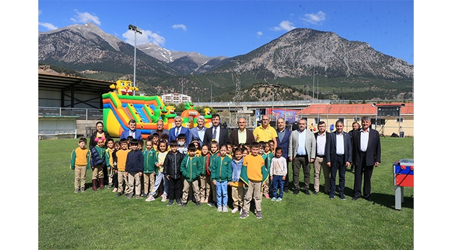 POZANTI’DA ÇOCUK FESTİVALİ DÜZENLENDİ