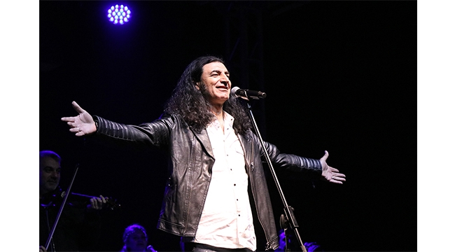 POZANTI’DA KURTULUŞA YAKIŞIR BİR KONSER GERÇEKLEŞTİ