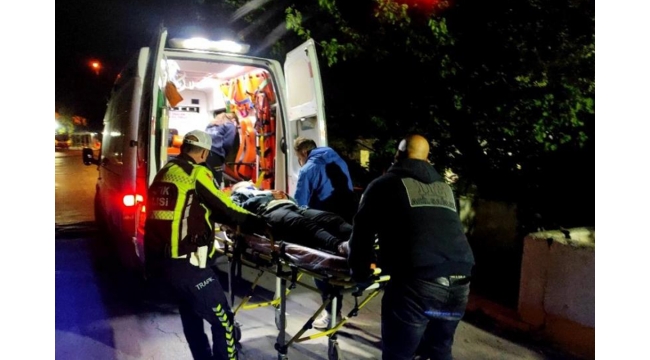 Seyir halindeki motosikletten düştü