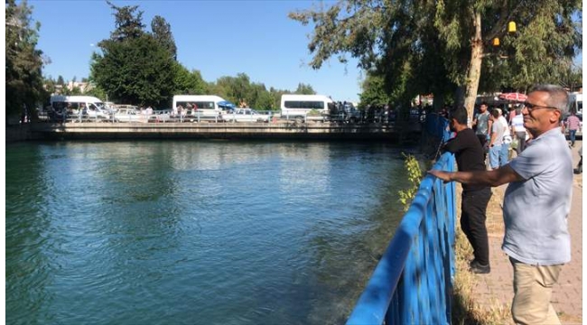 Sulama kanalına giren 2 genç kayboldu