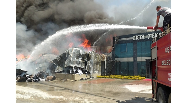Tekstil fabrikasında korkutan yangın