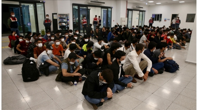 236 düzensiz göçmen sınır dışı edildi