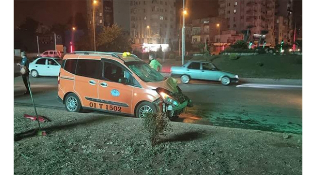 Taksi ile motosiklet çarpıştı: 2 yaralı