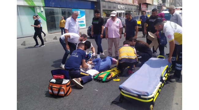 Ambulans yayaya çarptı