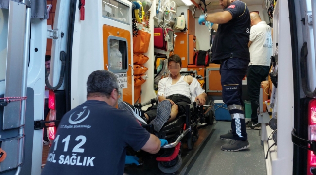 Av tüfeği kazara ateş aldı,3 genç yaralandı