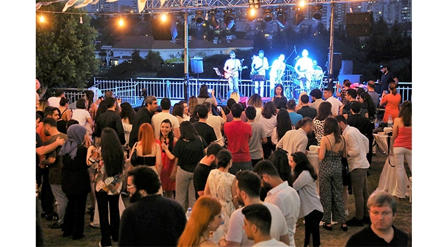 AVUKATLARDAN “ROCK” KONSERİ