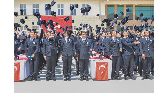 ‘Bugünden sonra kanunların ve milletimizin EMRİNDESİNİZ’