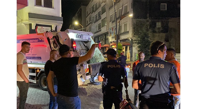Çöp kamyonunun çarptığı motokurye yaralandı