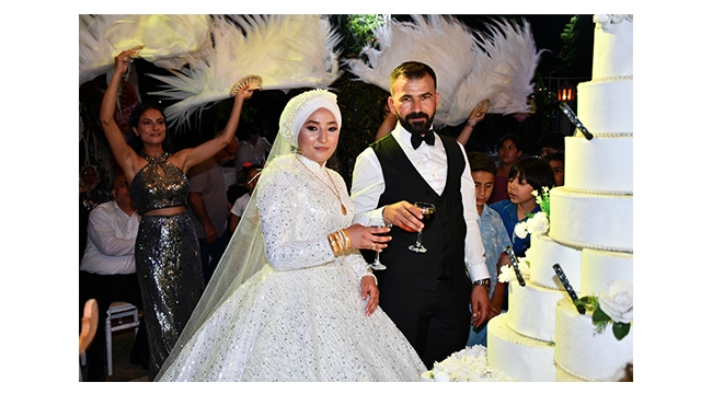 DİLLERE DESTAN DÜĞÜN