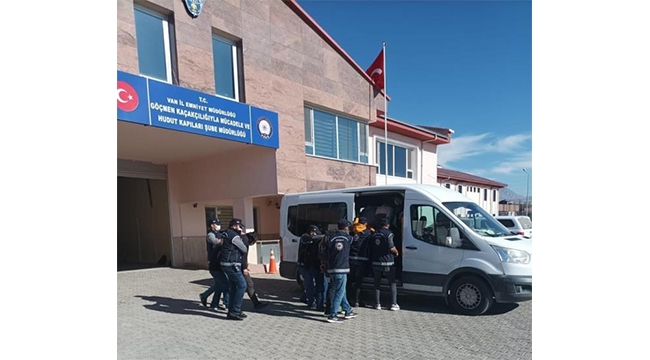 Göçmen kaçakçısı 4 şüpheli tutuklandı