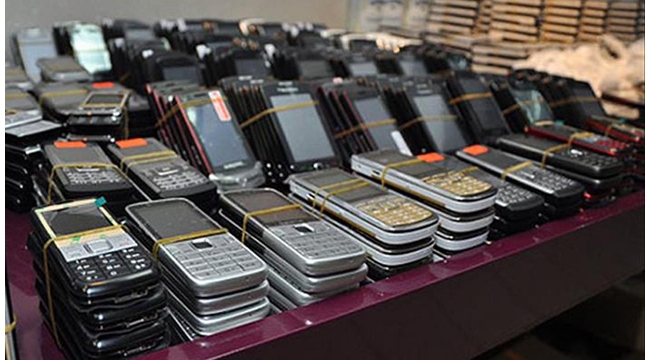 Gümrük kaçağı 34 cep telefonu ele geçirildi