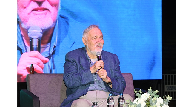 İLBER ORTAYLI’YI BİNLERCE ADANALI DİNLEDİ
