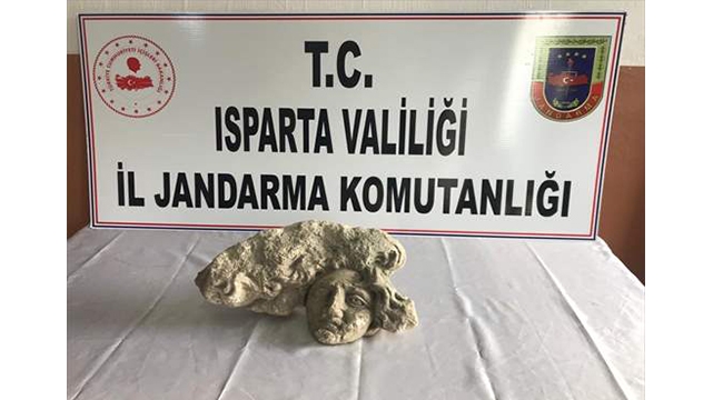 Isparta'da Medusa başı heykeli ele geçirildi