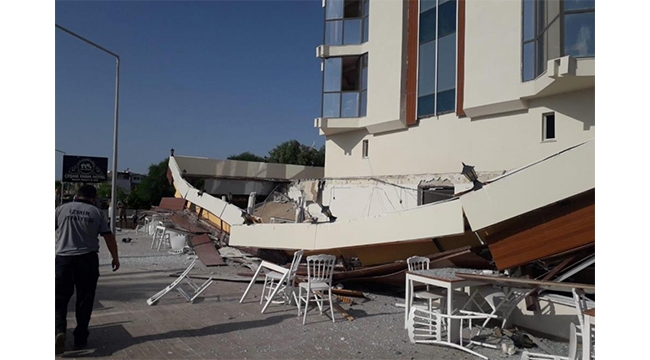 Otelin terası çöktü facia ucuz atlatıldı