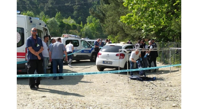 Yol kenarında erkek cesedi bulundu