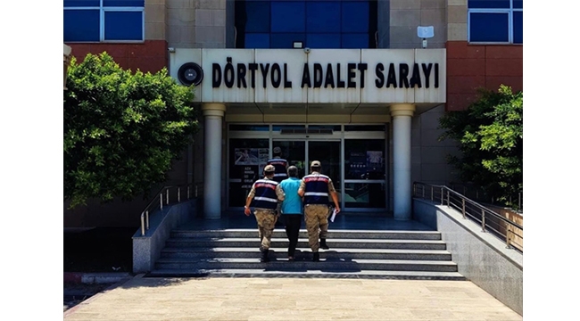 Belediyeye ait afişleri tahrip eden bir şüpheli yakalandı