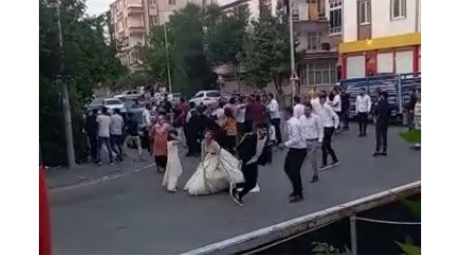 Düğünü bırakıp kavgaya tutuştular