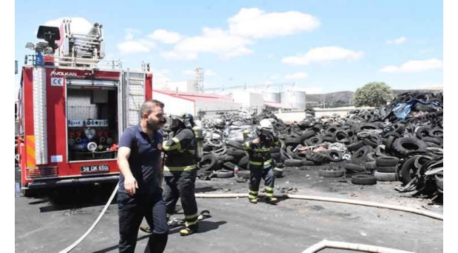 Fabrika deposunda korkutan yangın