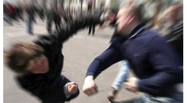 İki grup arasındaki tartışmada ortalık karıştı