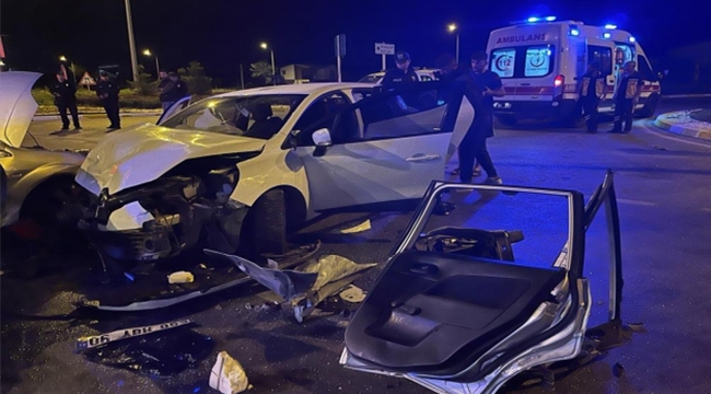 İki otomobil çarpıştı:1 ölü, 6 yaralı