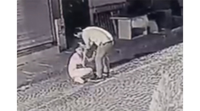 Kadını darp eden şahsa esnaftan dayak