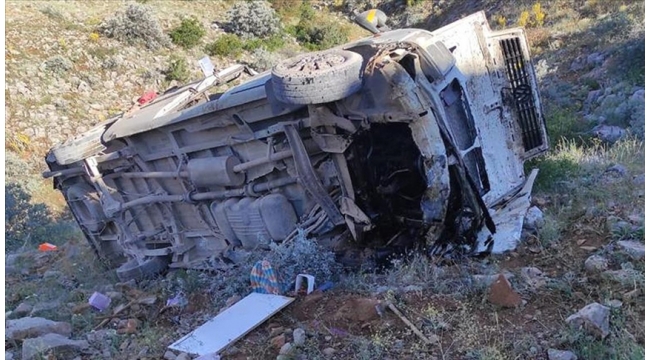 Midibüs şarampole devrildi: 2 ölü, 18 yaralı