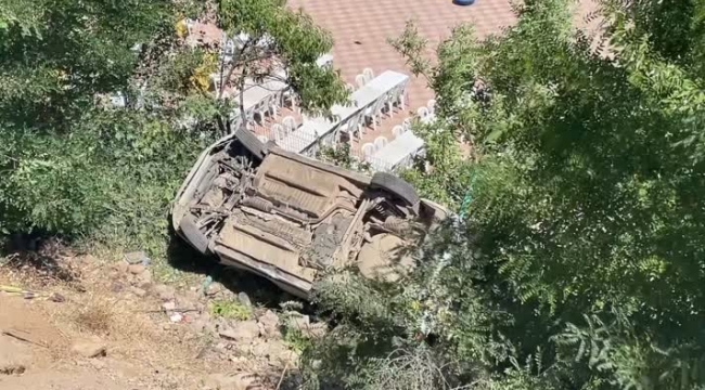 Otomobil şarampole devrildi: 4 yaralı