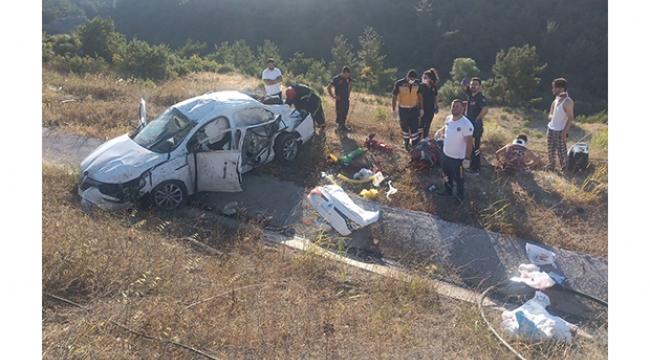 Otomobil şarampole yuvarlandı: 3'ü ağır, 5 yaralı