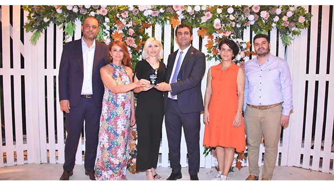 ‘Sanatçı’ avukatlar plaketle ödüllendirildi