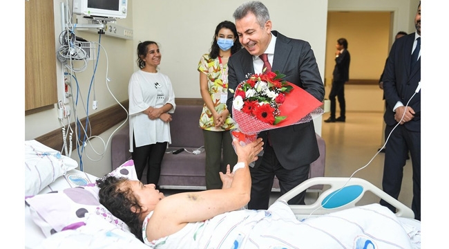 Vali Elban hastaları ziyaret etti