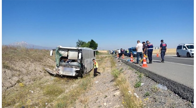 Yolcu otobüsü devrildi: 12 yaralı
