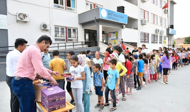 Başkan Uludağ'dan öğrencilere ikram
