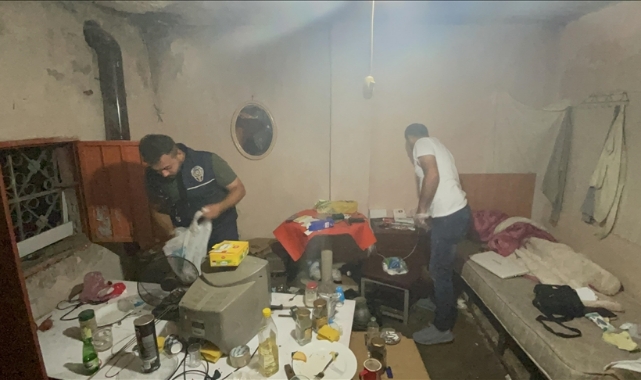 Eski iş hanına baskın: 23 gözaltı