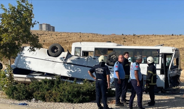 Feci kaza: 2'si ağır 19 kişi yaralandı