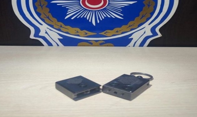 Garaj kumandasının içinden suikast silahı çıktı!