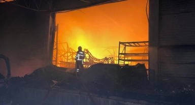 Gıda ve kozmetik fabrikasında yangın!