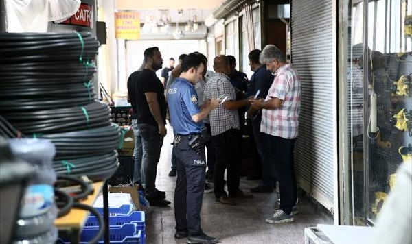 Hırdavatçı dükkanında silahlı dehşet:1 ölü, 1 yaralı