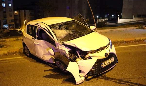 İki otomobil çaprıştı: 8 yaralı