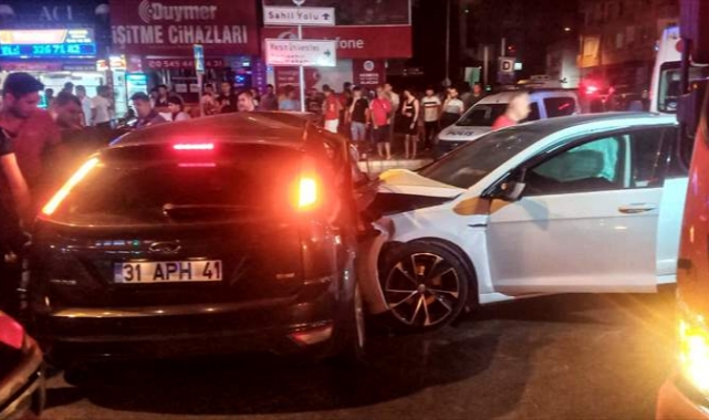 İki otomobil çarpıştı: 1 ölü, 4 yaralı