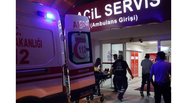 İki otomobil kafa kafaya çarpıştı:10 yaralı