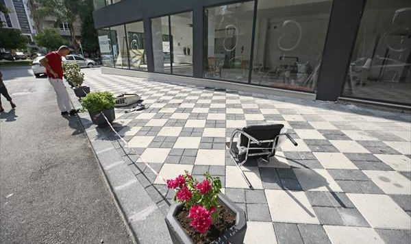 Klima montajı yaparken 5. kattan aşağı düştü
