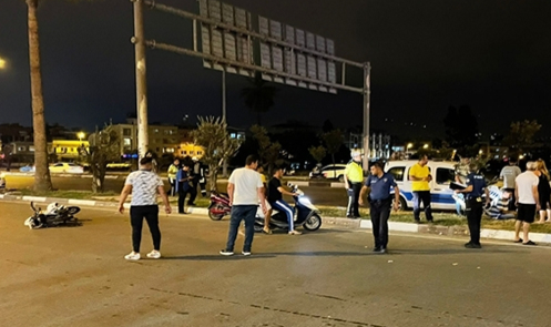 Motosiklet ile otomobil çarpıştı:2 ağır yaralı