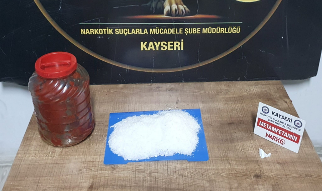 Salça bidonundan uyuşturucu çıktı!