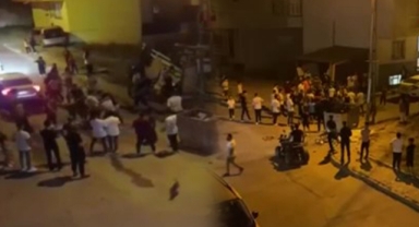 "Yan baktın" kavgasında sopalarla birbirlerine girdiler