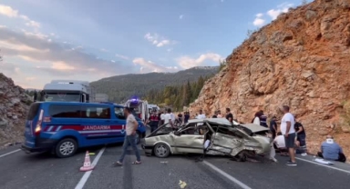 3 aracın karıştığı trafik kazasında 4 kişi yaralandı
