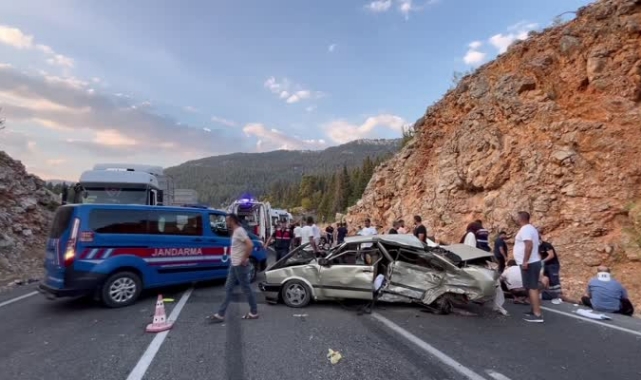 3 aracın karıştığı trafik kazasında 4 kişi yaralandı